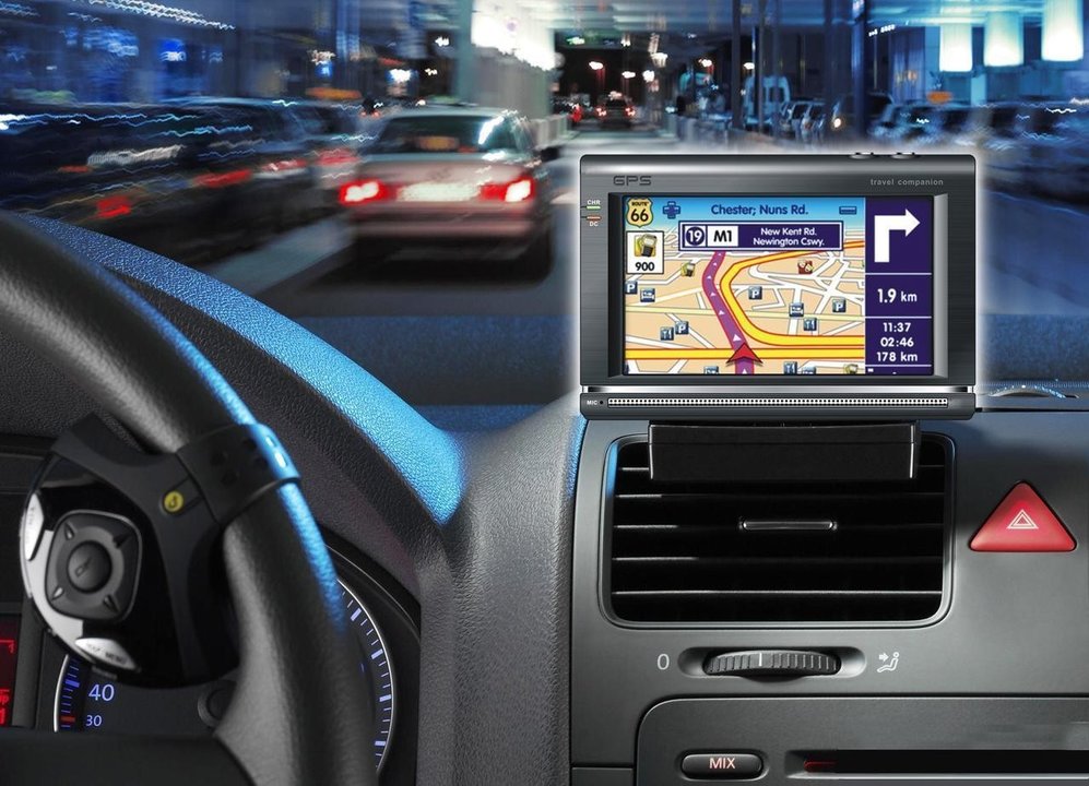 GPS integrado en el salpicadero del coche. 