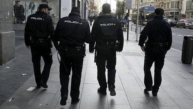 Policías nacionales en el centro de Madrid.