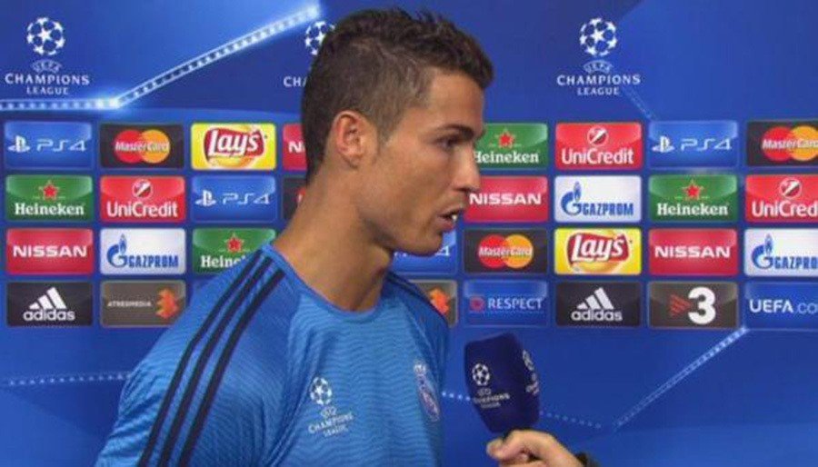 Cristiano Ronaldo habla con los medios en zona mixta. 