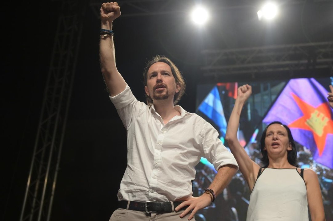 Pablo Iglesias y Carolina Bescansa en la noche electoral del 26-J.