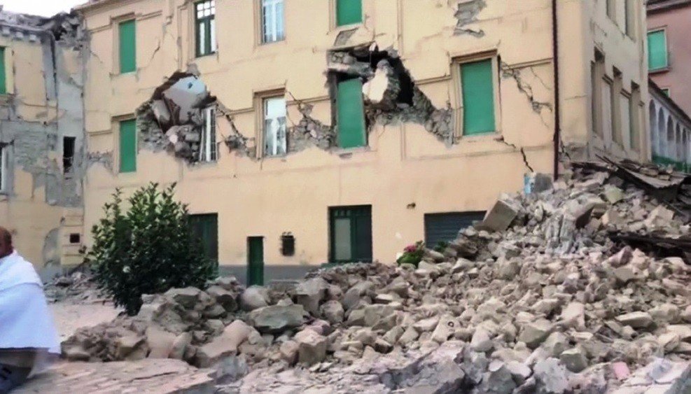 Edificios de la localidad Amatrice afectados por el terremoto.