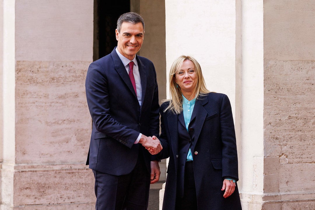La primera ministra italiana, Giorgia Meloni, junto al presidente español, Pedro Sánchez. Imagen de archivo