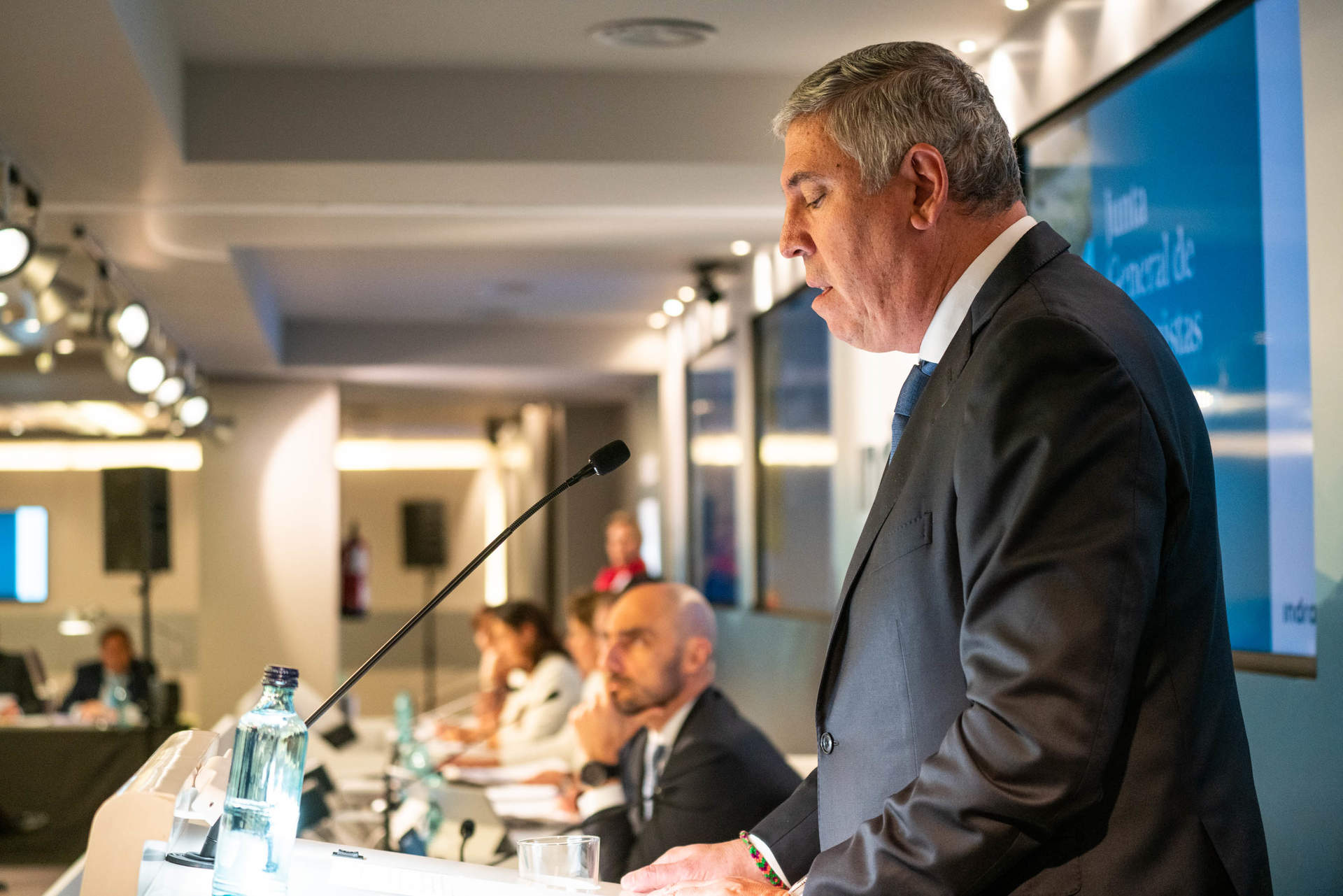 El nuevo consejero delegado de Indra, José Vicente de los Mozos, interviene durante la junta general ordinaria de accionistas de Indra, a 30 de junio de 2023, en Alcobendas, Madrid.
